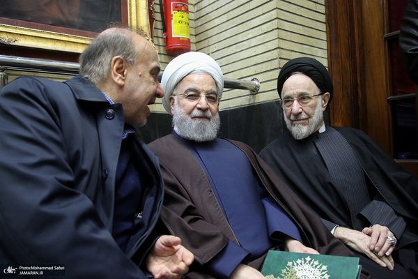 تصویر حسن روحانی در مسجد نور تهران، مجلس ترحیم مادر محمد شریعتمداری، بعد از شایعه بازداشت