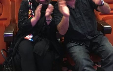 شیرین کاری نرگس محمدی و همسرش جلوی دوربین + عکس