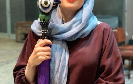 چتر عجیب و خاص بهنوش طباطبایی + عکس