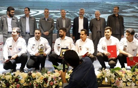 معدن 5 گل گهر مقام قهرمانی کسب کرد