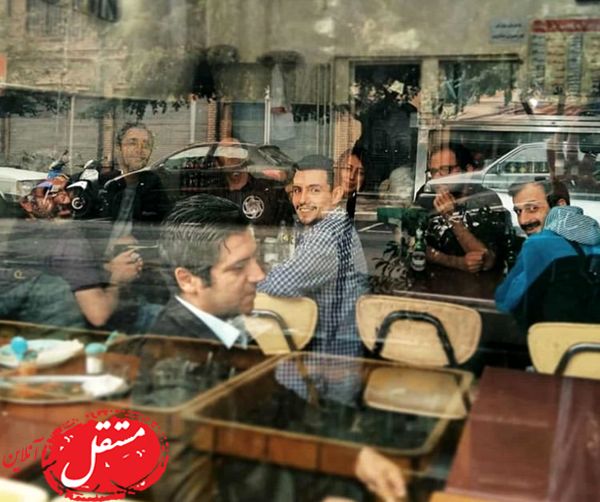 بازیگر فوق لیسانسه ها در رستوران دهه شصتی + عکی