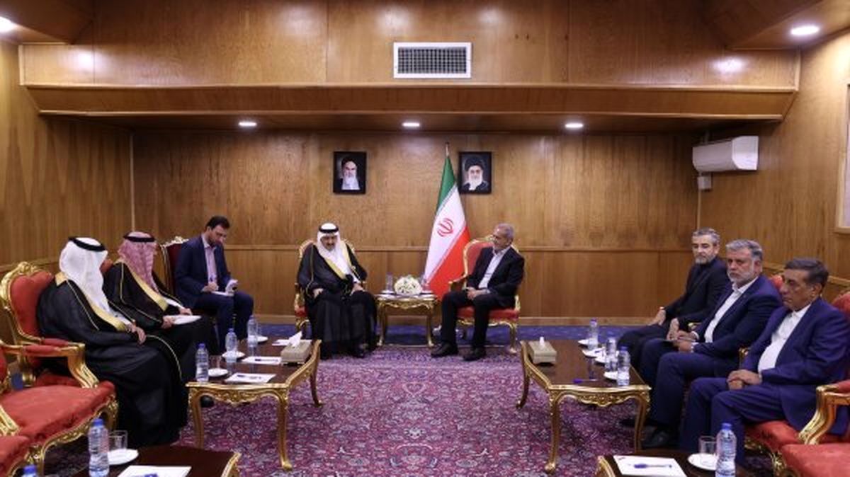 ایران و عربستان باید با هوشیاری، وحدت و انسجام توطئه‌های دشمنان را خنثی کنند