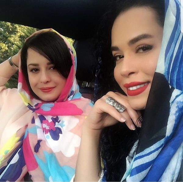 سلفی ماشینی مهراوه و ملیکا شریفی نیا + عکس