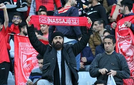 هجوم تماشاگران نساجی به داخل ورزشگاه بدون خرید بلیت!