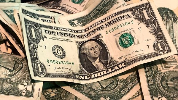 علت رکورد شکنی دلار؛ احتمالا اخباری درباره نرخ پیش‌ بینی‌شده ارز در بودجه به بیرون درز کرده 
