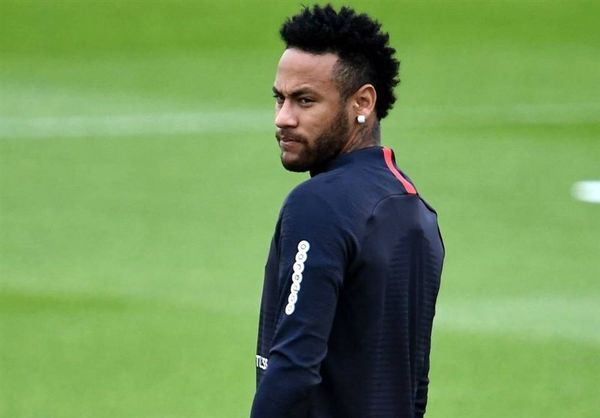 اکیپ: نیمار ماندنش در پاری‌سن‌ژرمن را به بارسلونا اعلام کرد 