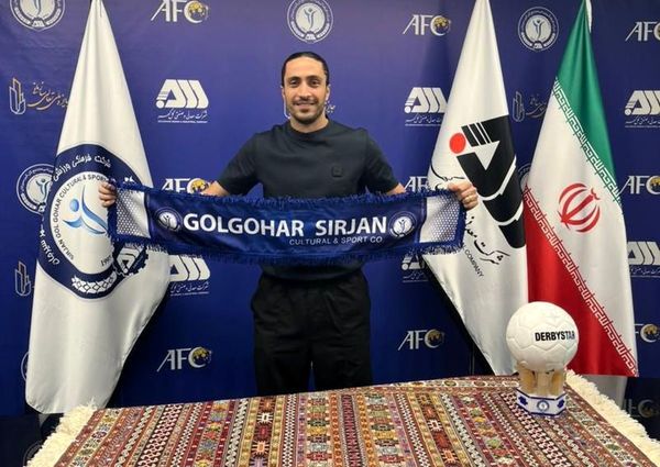 یزدانی به جمع آبی پوشان پیوست