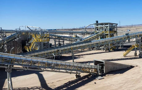 واحد سنگ‌شکن کارخانه آهک خاتون‌آباد راه‌اندازی شد