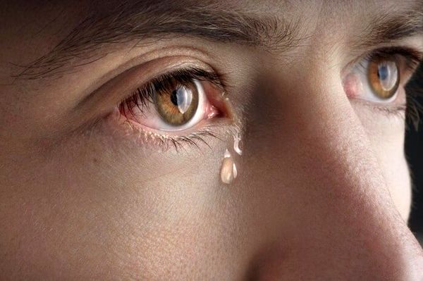 یک مرد  به "سندرم اشک تمساح" مبتلا شد!