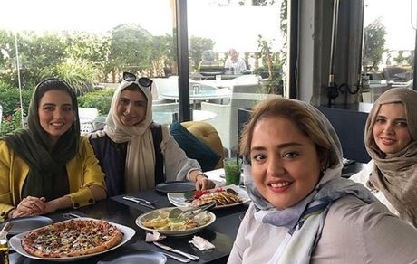 رستوران گردی نرگس محمدی و سارا محمدی + عکس