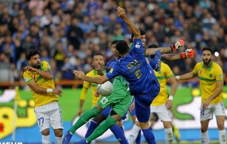 هنوز از استقلال طلبکارم