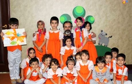 آقای بازیگر در میان کودکان شاد + عکس