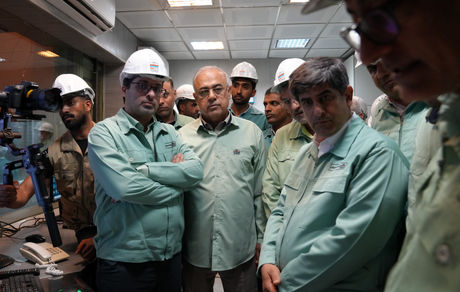 بازدید مدیرعامل گروه فولاد مبارکه و استاندار هرمزگان از خطوط تولید شرکت فولاد هرمزگان