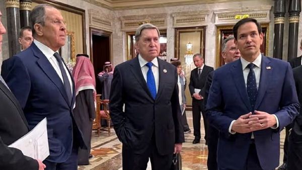 دیدار وزرای خارجه آمریکا و روسیه در حاشیه نشست آسهآن/ تغییر لحن ترامپ در قبال روسیه