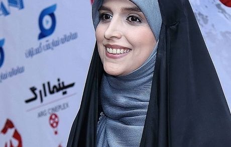 خانم مجری جوان در یک مراسم + عکس