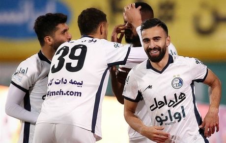 گیتار ارسلان همچنان مینوازد