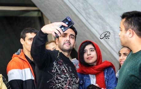 پوریا پورسرخ در میان هوادارانش + عکس