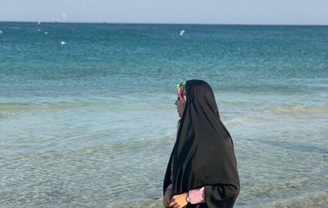  خاطره دور مژده لواسانی در ساحل دریا