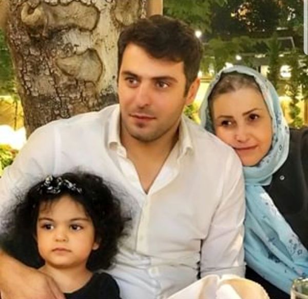 عکس یوهویی از علی ضیا،مادرش و خواهرزاده اش
