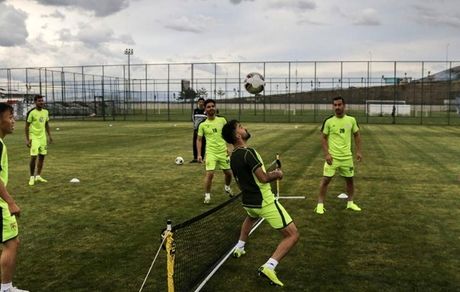 تمرین سنگین دنیزلی با بازیکنان تراکتور 