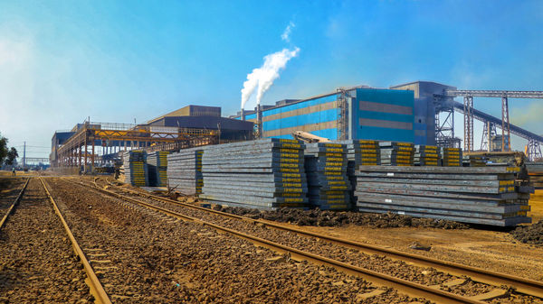 صرفه‌جویی 4.5 میلیون دلاری با بومی‌سازی 138 ردیف قطعه در فولاد هرمزگان