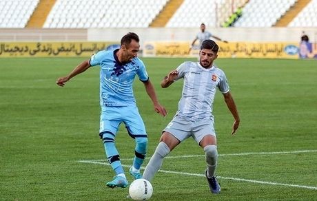 رابط: منتظر مشخص شدن سرمربی استقلال هستم