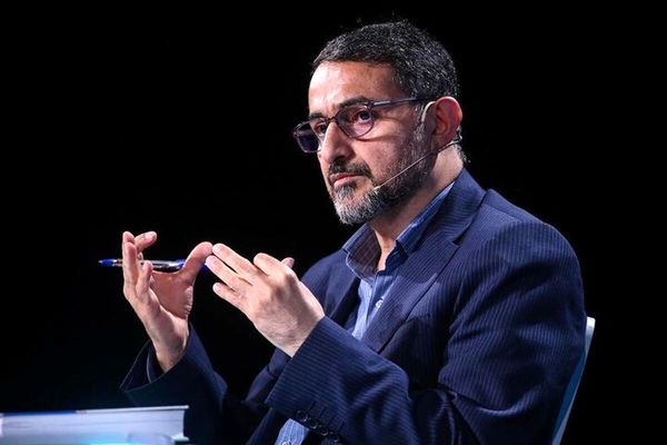 پیشنهاد می کنم امیر محترم قطر از هوا فضای سپاه برای استقرار در قطر درخواست کمک کنند!