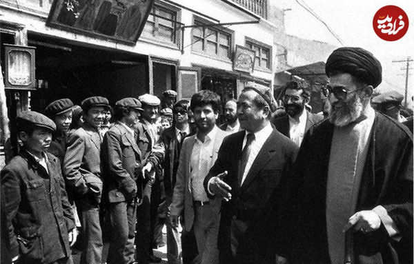 «رهبر انقلاب» در حال قدم زدن در چین؛ سال 1368