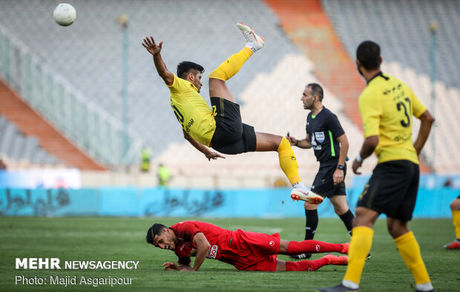 اظهارات عجیب مجری شبکه اصفهان درباره بازی سپاهان و پرسپولیس