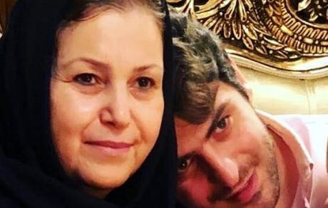 علی ضیا سر بر شانه مادرش + عکس