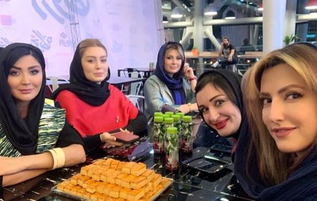 سحر قریشی در دورهمی دیشب بانوان سینما + عکس