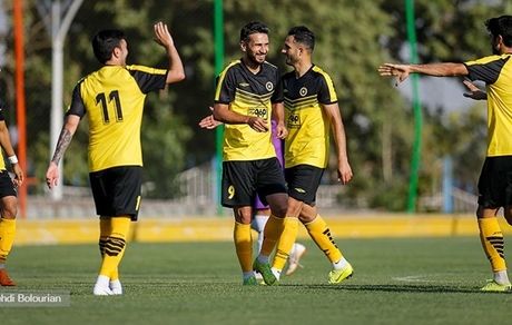 تقابل با مدعی مشهدی، برنامه سپاهان در تعطیلات لیگ