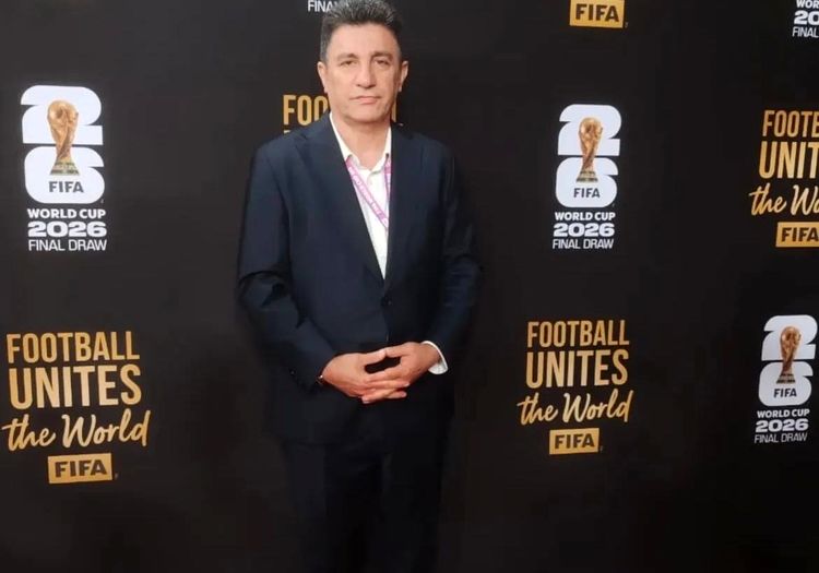 حضور امیر قلعه‌نویی در محل برگزاری قرعه‌کشی جام جهانی ۲۰۲۶