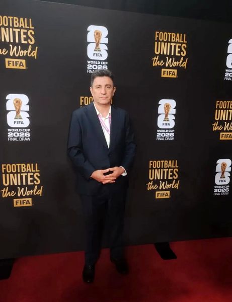 حضور امیر قلعه‌نویی در محل برگزاری قرعه‌کشی جام جهانی ۲۰۲۶