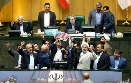 مردم ایران نه، نمایندگان مجلس انقلابی حقوق ماهیانه‌شان را به مردم غزه می‌دهند! 