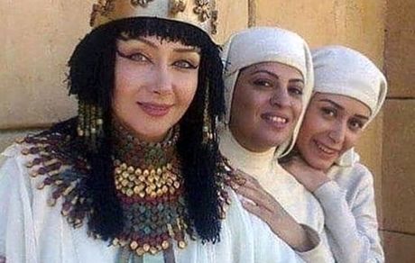 عکس طنز کتایون ریاحی با خدمتکارانش