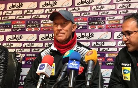 

واکنش «کالدرون» به شایعه کم کاری بازیکنان پرسپولیس
