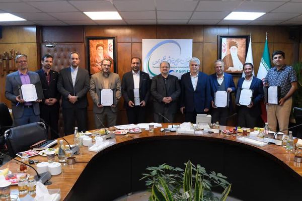 انعقاد ۲ قرارداد با دانشگاههای تهران و صنعتی شریف/ رونمایی از ۷ پروژه فناورانهای که از سوی صندوق سرمایهگذاری خطرپذیر خلیجفارس تأمین مالی میشوند/ سرمایهگذاری هلدینگ خلیجفارس در آزمایشگاه هوش مصنوعی صنعت نفت، گاز و پتروشیمی