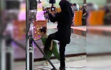 لگد خوردن یک کودک در جشن عروسی/ ماجرا چه بود؟