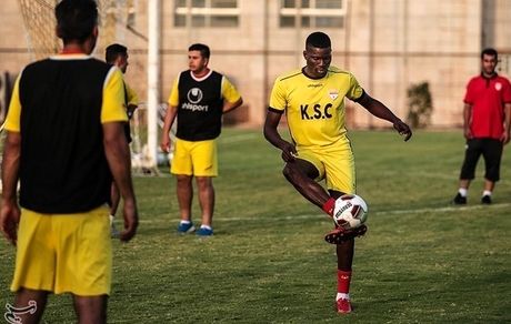 بازگشت مدافع آفریقایی به تمرینات فولاد 